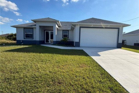 House in Lehigh Acres, Florida 3 bedrooms № 2034222
