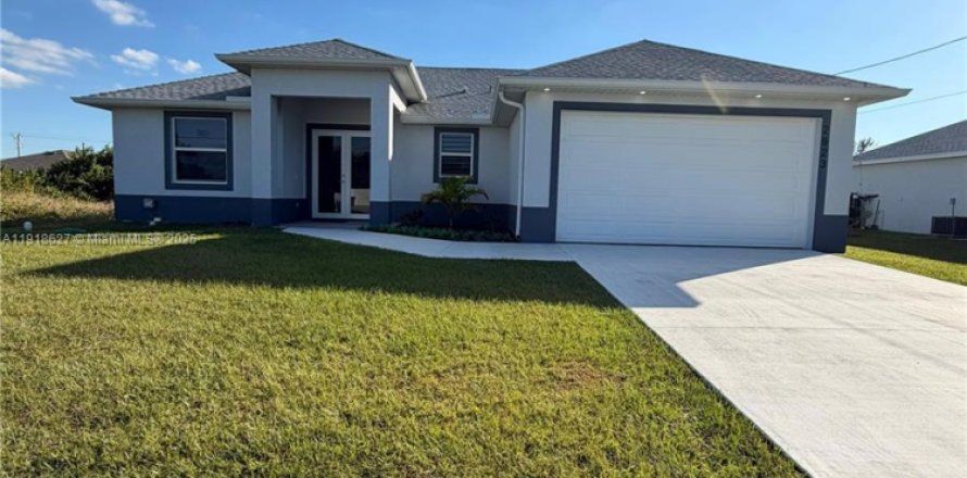 House in Lehigh Acres, Florida 3 bedrooms № 2034222