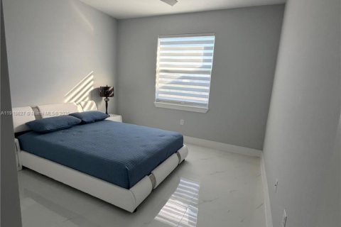 House in Lehigh Acres, Florida 3 bedrooms № 2034222 - photo 16