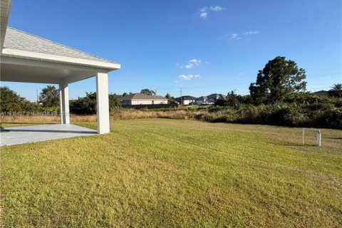 House in Lehigh Acres, Florida 3 bedrooms № 2034222 - photo 24