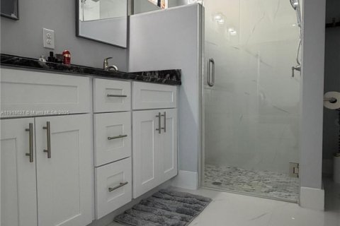 House in Lehigh Acres, Florida 3 bedrooms № 2034222 - photo 11