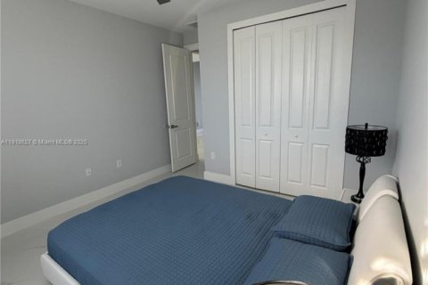 House in Lehigh Acres, Florida 3 bedrooms № 2034222 - photo 15