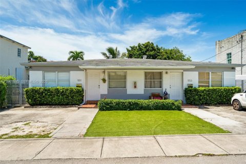 Immobilier commercial à Miami, Floride 191.75 m2 № 2080830