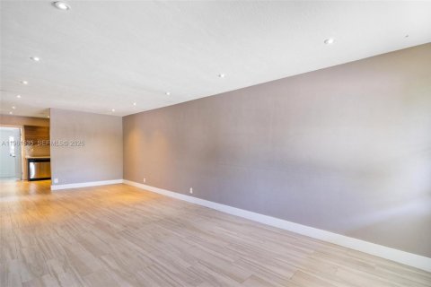 Immobilier commercial à vendre à Miami, Floride: 191.75 m2 № 2080830 - photo 5