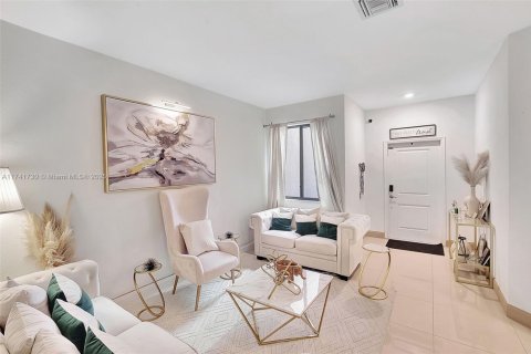 Touwnhouse à vendre à Miami, Floride: 3 chambres, 158.31 m2 № 1860341 - photo 4