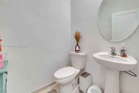 Touwnhouse à vendre à Miami, Floride: 3 chambres, 158.31 m2 № 1860341 - photo 19