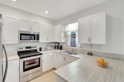 Touwnhouse à vendre à Miami, Floride: 3 chambres, 158.31 m2 № 1860341 - photo 8