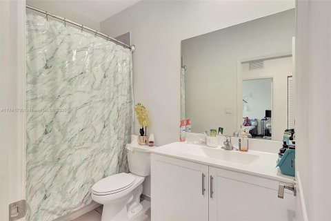 Touwnhouse à vendre à Miami, Floride: 3 chambres, 158.31 m2 № 1860341 - photo 18