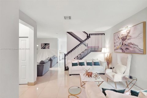 Touwnhouse à vendre à Miami, Floride: 3 chambres, 158.31 m2 № 1860341 - photo 5
