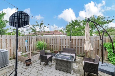 Touwnhouse à vendre à Miami, Floride: 3 chambres, 158.31 m2 № 1860341 - photo 23