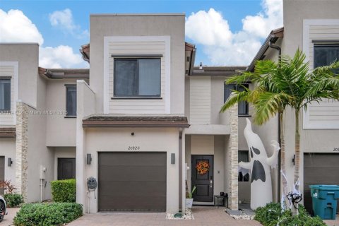Touwnhouse à vendre à Miami, Floride: 3 chambres, 158.31 m2 № 1860341 - photo 1