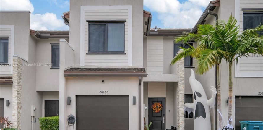 Touwnhouse à Miami, Floride 3 chambres, 158.31 m2 № 1860341