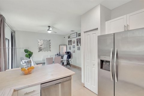 Touwnhouse à vendre à Miami, Floride: 3 chambres, 158.31 m2 № 1860341 - photo 9