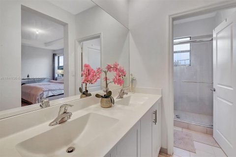 Touwnhouse à vendre à Miami, Floride: 3 chambres, 158.31 m2 № 1860341 - photo 17
