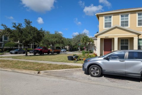 Land in Port St. Lucie, Florida № 1979293 - photo 2