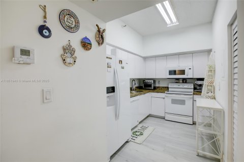 Купить кондоминиум в Авентура, Флорида 2 спальни, 105.35м2, № 1858860 - фото 9
