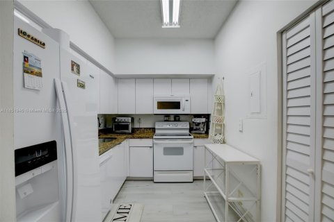 Купить кондоминиум в Авентура, Флорида 2 спальни, 105.35м2, № 1858860 - фото 12