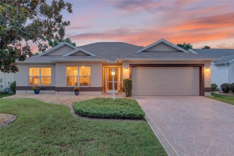 Casa en The Villages, Florida 3 dormitorios, 144.93 m2 № 2354498