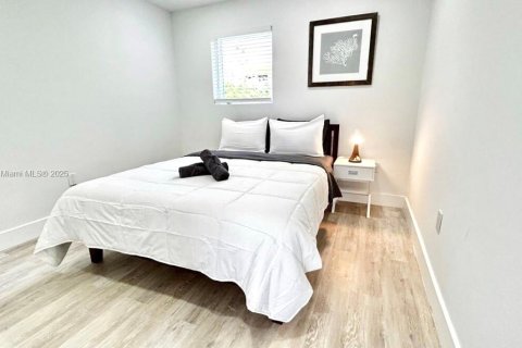 Casa en alquiler en Miami, Florida, 3 dormitorios, 112.97 m2 № 1887534 - foto 11