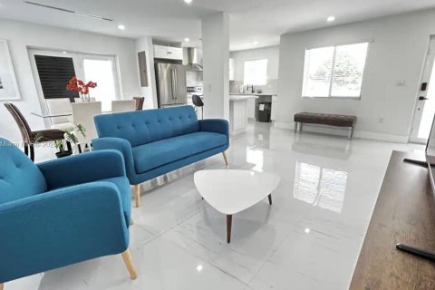 Casa en alquiler en Miami, Florida, 3 dormitorios, 112.97 m2 № 1887534 - foto 5