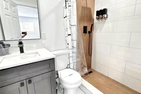 Casa en alquiler en Miami, Florida, 3 dormitorios, 112.97 m2 № 1887534 - foto 14