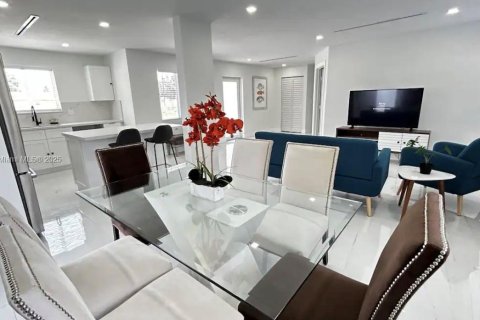 Casa en alquiler en Miami, Florida, 3 dormitorios, 112.97 m2 № 1887534 - foto 6