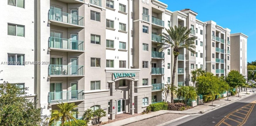 Condominio en South Miami, Florida, 2 dormitorios  № 2052641