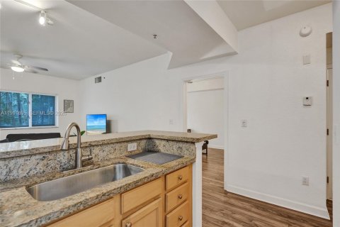 Condominio en alquiler en South Miami, Florida, 2 dormitorios, 93.83 m2 № 2052641 - foto 9