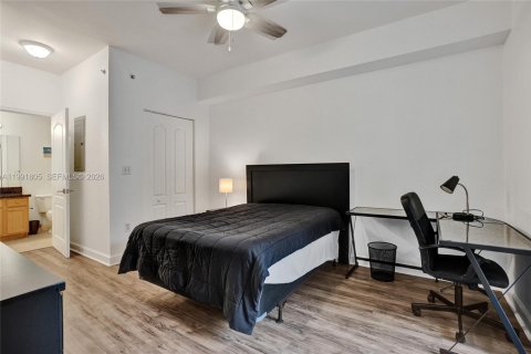 Condominio en alquiler en South Miami, Florida, 2 dormitorios, 93.83 m2 № 2052641 - foto 24