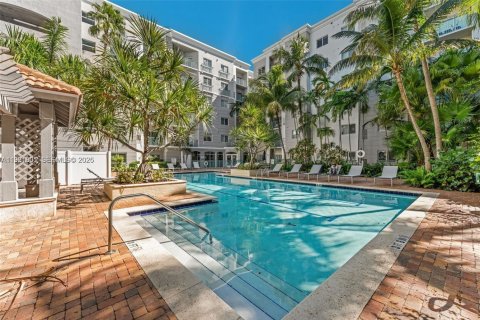 Condominio en alquiler en South Miami, Florida, 2 dormitorios, 93.83 m2 № 2052641 - foto 2