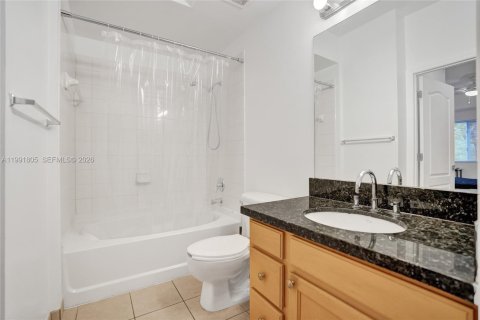 Condominio en alquiler en South Miami, Florida, 2 dormitorios, 93.83 m2 № 2052641 - foto 20
