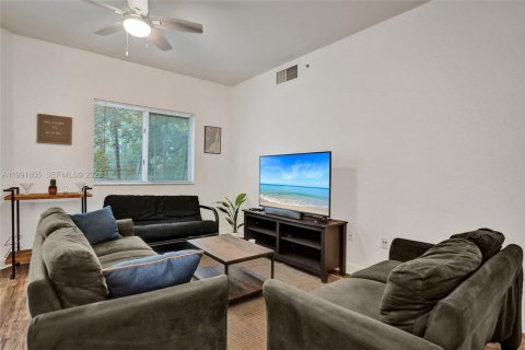 Condominio en alquiler en South Miami, Florida, 2 dormitorios, 93.83 m2 № 2052641 - foto 13