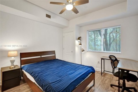 Condominio en alquiler en South Miami, Florida, 2 dormitorios, 93.83 m2 № 2052641 - foto 17