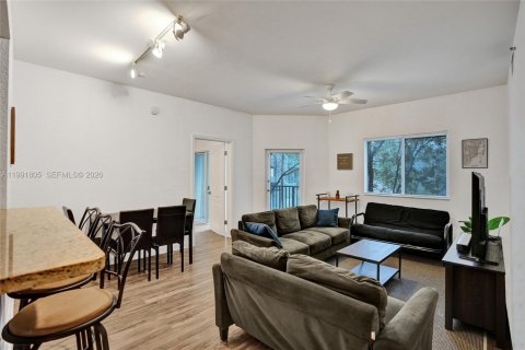 Condominio en alquiler en South Miami, Florida, 2 dormitorios, 93.83 m2 № 2052641 - foto 11