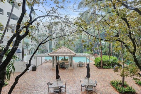 Condominio en alquiler en South Miami, Florida, 2 dormitorios, 93.83 m2 № 2052641 - foto 29