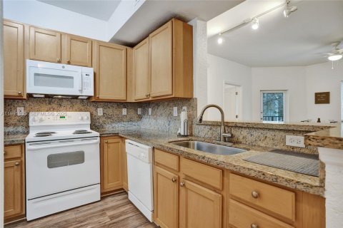 Condominio en alquiler en South Miami, Florida, 2 dormitorios, 93.83 m2 № 2052641 - foto 5