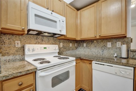 Condominio en alquiler en South Miami, Florida, 2 dormitorios, 93.83 m2 № 2052641 - foto 6