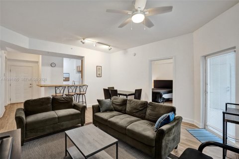 Condominio en alquiler en South Miami, Florida, 2 dormitorios, 93.83 m2 № 2052641 - foto 15