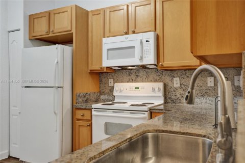 Condominio en alquiler en South Miami, Florida, 2 dormitorios, 93.83 m2 № 2052641 - foto 8