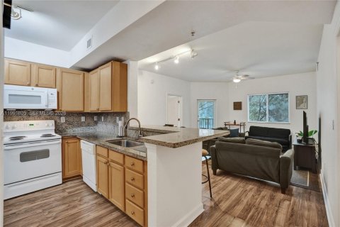 Condominio en alquiler en South Miami, Florida, 2 dormitorios, 93.83 m2 № 2052641 - foto 3