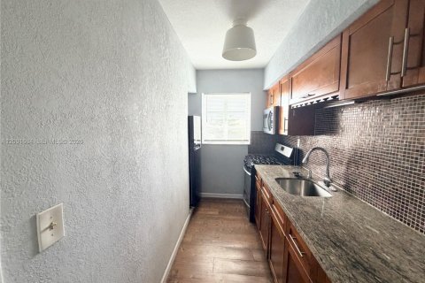 Condo in Miami Beach, Florida, 2 bedrooms  № 2183227