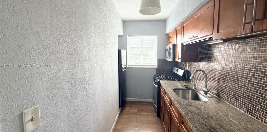 Condo in Miami Beach, Florida, 2 bedrooms  № 2183227
