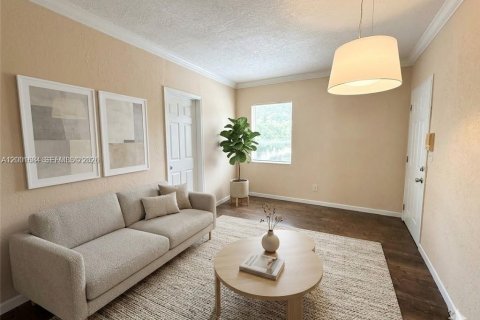Condo in Miami Beach, Florida, 2 bedrooms  № 2183227 - photo 2