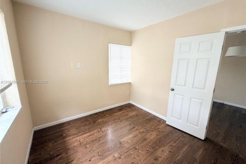 Condo in Miami Beach, Florida, 2 bedrooms  № 2183227 - photo 9