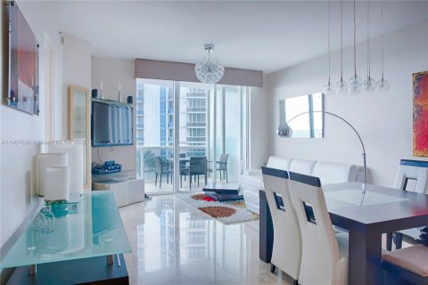 Снять в аренду кондоминиум в Санни-Айлс-Бич, Флорида 3 спальни, 183.85м2, № 1963494 - фото 5