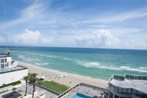 Снять в аренду кондоминиум в Санни-Айлс-Бич, Флорида 3 спальни, 183.85м2, № 1963494 - фото 2