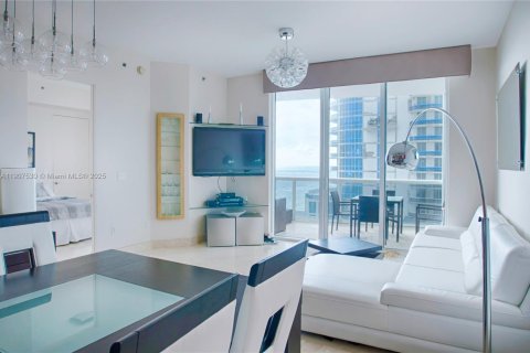 Снять в аренду кондоминиум в Санни-Айлс-Бич, Флорида 3 спальни, 183.85м2, № 1963494 - фото 6