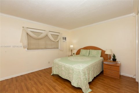 Condominio en venta en Pembroke Pines, Florida, 2 dormitorios, 62.24 m2 № 2091354 - foto 16