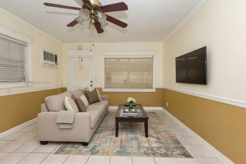 Condominio en venta en Pembroke Pines, Florida, 2 dormitorios, 62.24 m2 № 2091354 - foto 12