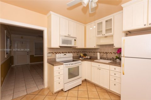 Condominio en venta en Pembroke Pines, Florida, 2 dormitorios, 62.24 m2 № 2091354 - foto 5